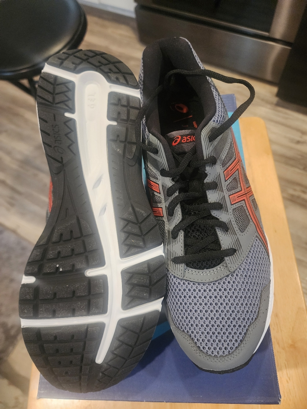 ASICS Gel Contend Men’s Gray and Coral Athletic Running Shoes - Picture 6 of 9